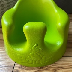 バンボー bumbo 赤ちゃん用の椅子