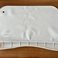 3coins ベビー　キッズ　お食事用シリコンマット