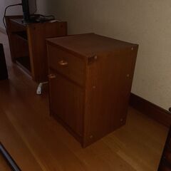 電話台かな？