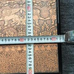 テーブル！彫刻がおしゃれです。の画像