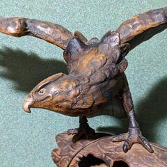 迫力の鳥の置物　の画像