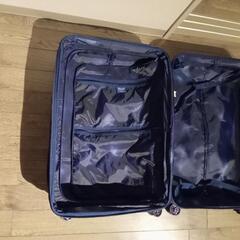 大型スーツケースの画像