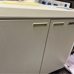 即日処分希望の為、大幅値下げ！オフィス　業務用★シュレッダーの画像