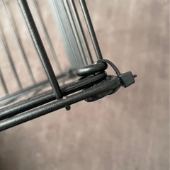 ワイヤーバスケット付き突っ張り洗濯機ラックの画像