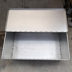 アルミ箱　ボックス　物入れ　キャンプ用品などの画像