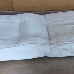 薄い(淡い)ベージュ色「座椅子」の画像