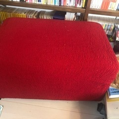 お譲り完了しました　赤いオットマン