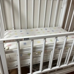 ミニベビーベッドとおまけ（布団、メリー、バウンサー）の画像