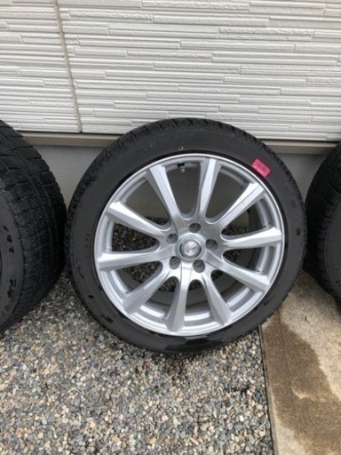 クラウン　スタッドレス　225 45R 18 2016年製