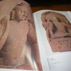 The Art of Mathura, India　＆　The Art of Gandhara, Pakistan　パンフレット付き　２００２年１０月２９日発行　日本パキスタン国交樹立50周年記念 パキスタン・ガンダーラ彫刻展　＆　日本・インド国交樹立50周年記念 インド・マトゥラー彫刻展　2002年 東京国立博物館・NHK NHKプロモーションの画像