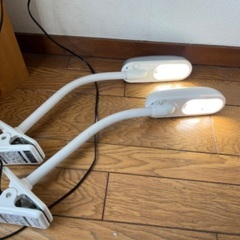 ライト　スタンド　２つの画像