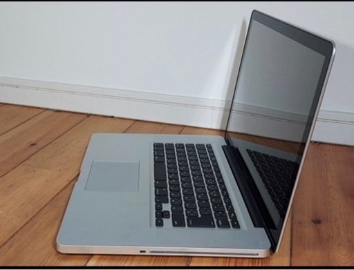 【値下げ】美品／MacBook Pro／A1286／15インチ／i7 2.66Ghz／10.13＆CS6他／すぐに使えます。