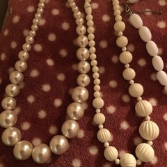 白系色々ネックレスの画像