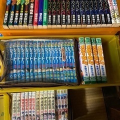 マンガまとめて大量２５０冊以上　ケースごとお渡しの画像