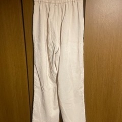 GU ベージュ 薄いコーデュロイパンツ の画像