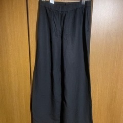GU 黒パンツ うすで 麻52%の画像