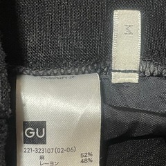 GU 黒パンツ うすで 麻52%の画像