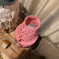 電気スタンドリメイク　ランプシェードマクラメ編み　ピンクの画像