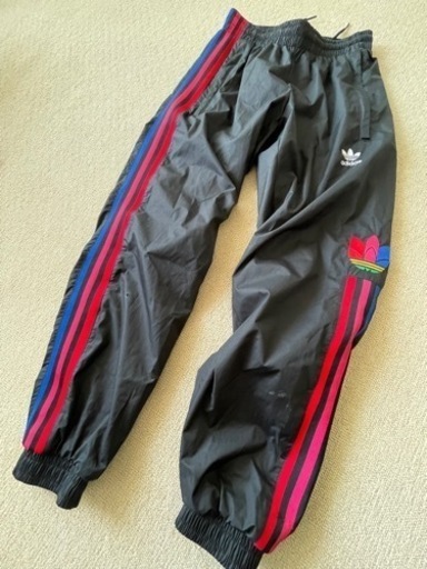adidas スポーツウェア