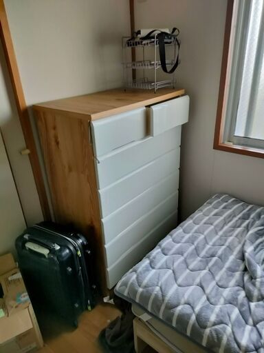 白の中古タンスです。