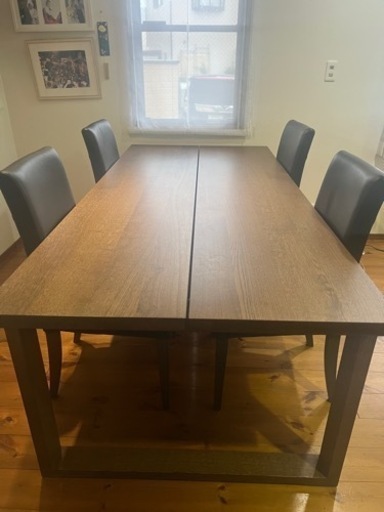 IKEAで買ったビックサイズのダイニングテーブル