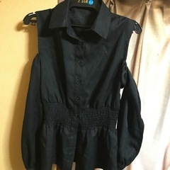 ブラッククイーン　肩あきブラウス