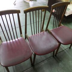 お話し中　ほっと一息　多用途にチェア3脚300円　中古品
