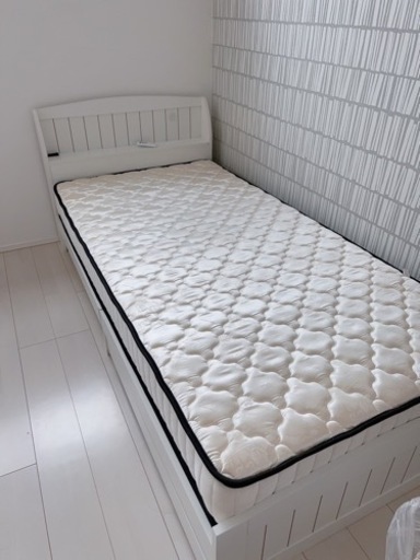 ホワイトシングルベッド⭐︎快眠ボンネットコイルマットレス付き