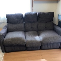 ソファお譲りします　0円‼️不燃ゴミに出そうとしています‼️