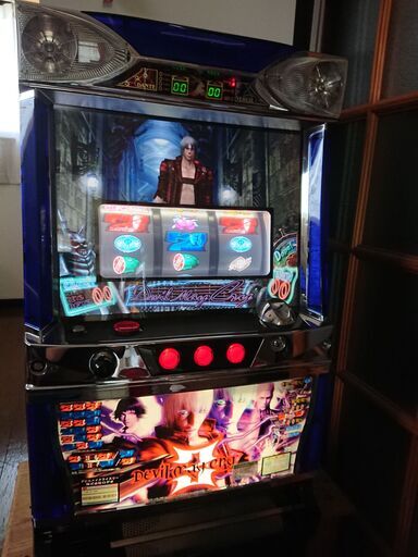 [値下げ] パチスロ実機 デビルメイクライ３ (初代) [自宅引取り限定]