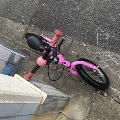 トレーニングバイク トイザらス 12インチ ブレーキ付 ピンク キッズバイクの画像