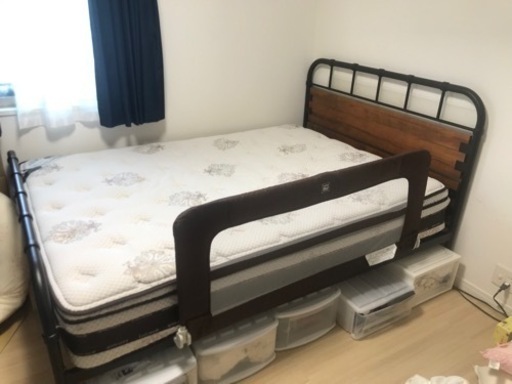 ダブルベッド　フレーム&高級マットレス　【交渉中】