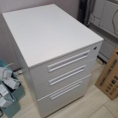 鍵付きキャビネット
