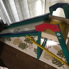 子供　滑り台、椅子、ボールプールの画像