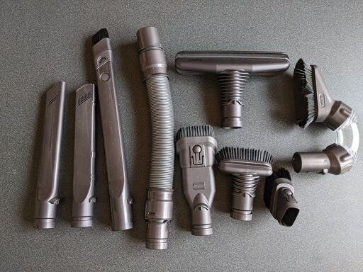 【中古　値下げ2000円→1500円】ダイソン掃除機ＤＣ６３　アタッチメント９点