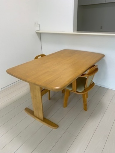 美品　テーブル　3ヶ月前に購入　ほぼ新品。