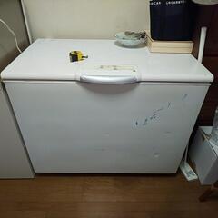 冷凍庫あげます、良かったら使って下さい。