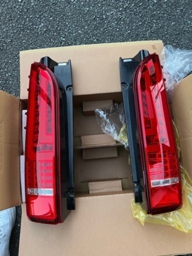 ハイエース　トムス　テールランプ