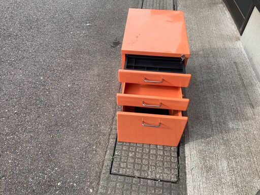 キャビネットオレンジ 汚れあり