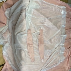 ピンクのカーテンの画像