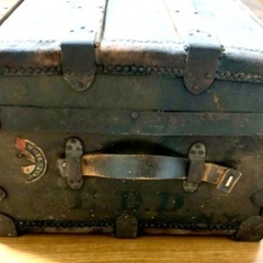 アンティーク大型トランクの画像