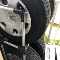 トヨタ　ハイエース冬用タイヤホイル