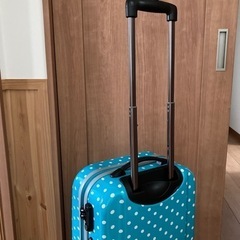 値下げしました！キレイです！キャリーバッグ。取引中です。の画像