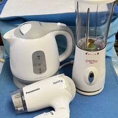 炊飯器、ミキサー、ドライヤー、ソファーの画像