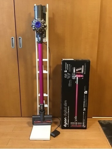 ダイソン dyson DC62 コードレスクリーナー　スタンド付き