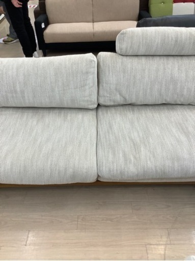 【トレファク名古屋徳重】ライトグレーの二人掛けソファーのご紹介！