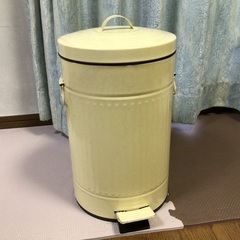 缶のゴミ箱★物入れ★ペダル式★ダストボックスなど使途自由