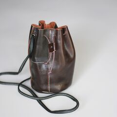 新品未使用 　バケットバッグ　本革　ショルダーバッグ 斜めがけ　シンプル　軽量　巾着の画像