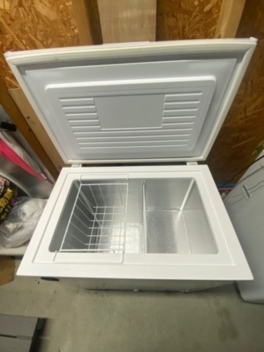 値下げました！！冷凍庫ストッカー上開き　102L