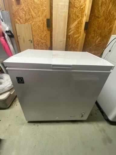 値下げました！！冷凍庫ストッカー上開き　102L